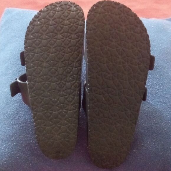 Shade & Shore Sandals - Picture 3 of 4